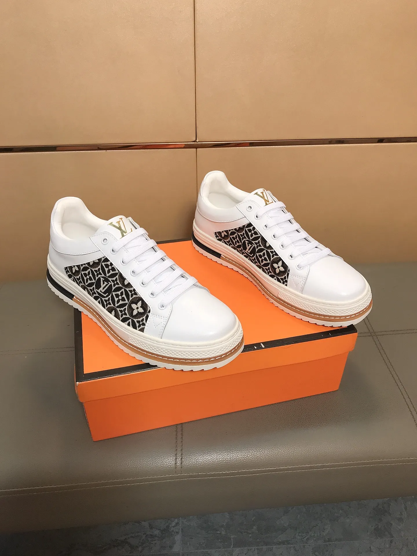 Ex-factory price 400 🆕🆕🔆🔆Hot-selling [Louis Vuitton] LV🔝new Korean style casual men's shoes, high-end brand, the upper is made of Italian cowhide stitching printed fabrics and sheepskin feet🔥, making walking more convenient and comfortable! Amazing work [color]! Create a fashionable personality to set off your uniqueness! A must-have for trendy men! Classic🔥Size: 38-44